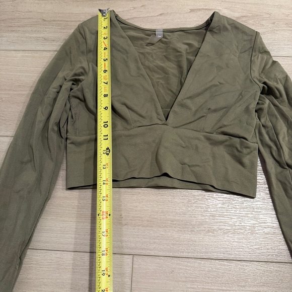 ANWND Croped Green top long sleeve Crop Yoga Athletics Womens Size Medium Large - Picture 3 of 6